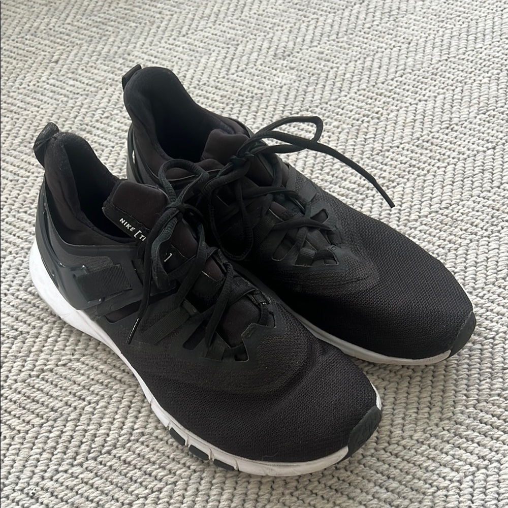 Nike Men's Black and White Athletic Shoes